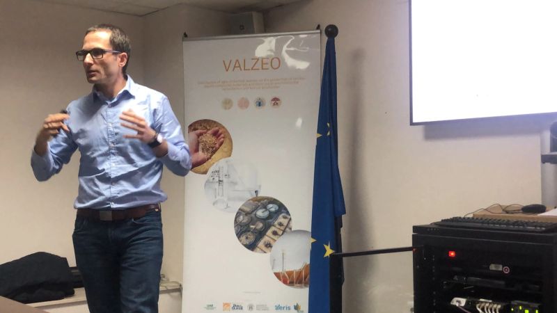 Valzeo_23's tweet photo. 📢  VALZEOWorkshop session🌟
#NanoporousSolidsforEnvironmentalApplications
#VALZEO is thrilled to share with you an incredible session at our workshop focused on "Advanced Characterization of MOFs" by Dr. Roberto Boada from (UAB), 🔬
A huge thank you to Dr. Roberto Boada https://t.co/dEtCjojLB8