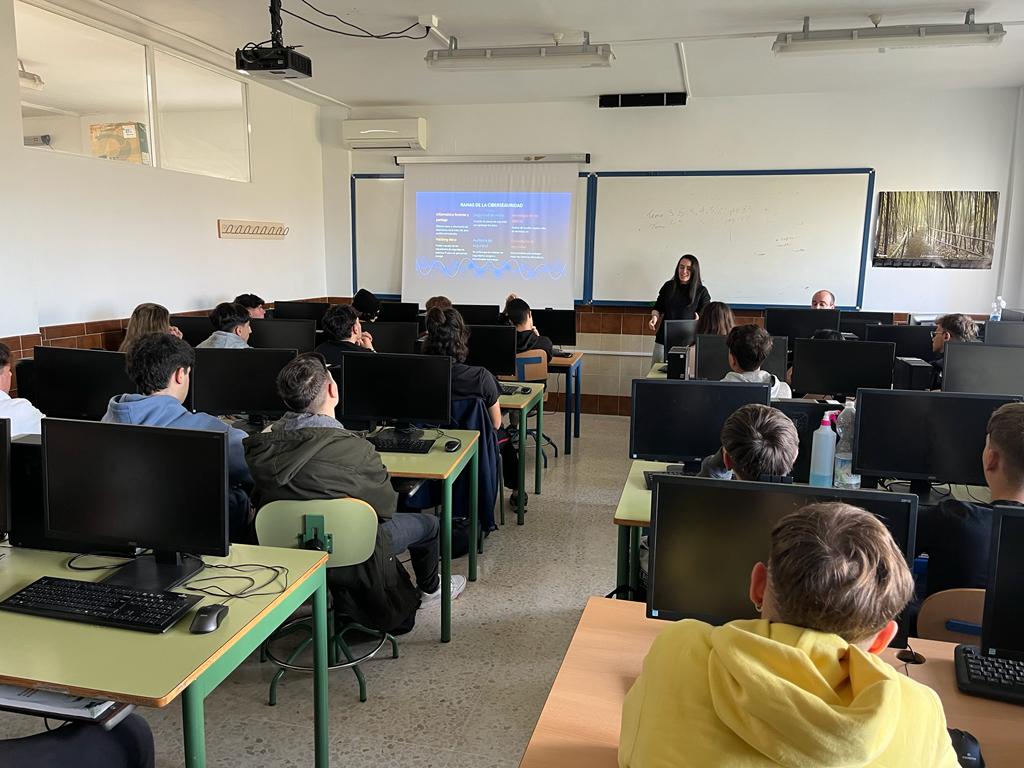 IESGeraldBrenan's tweet photo. 2º del ciclo FPGM Sistemas Microinformáticos y Redes y ciclo FPGS Desarrollo Aplicaciones Web han recibido una charla de Ciberseguridad a cargo de Raquel Gálvez y Luciano M. Tobaria, ambos trabajadores de la Empresa Hispasec Sistemas SL #ActividadesGBrenan #NoticiasFP @hispasec https://t.co/jSOTqBKhNE