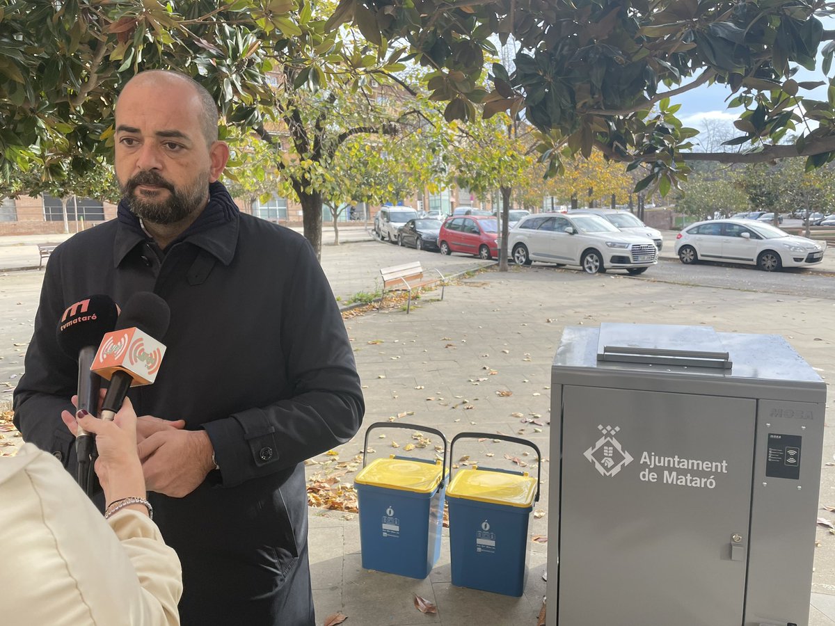 El regidor <a href="/XescoG/">Xesco Gomar 🌎🌳💚</a> fa balanç de la 1a setmana de funcionament del sistema de recollida dels residus porta a porta mixt a Vista Alegre

✔️El 90 % del veïnat ja té els cubells i bosses

✔️Prop del 65% d’ells hi participa

👏🏻👏🏻Ho estan fent molt bé👉🏻del 35% a ➕90% de selectiva