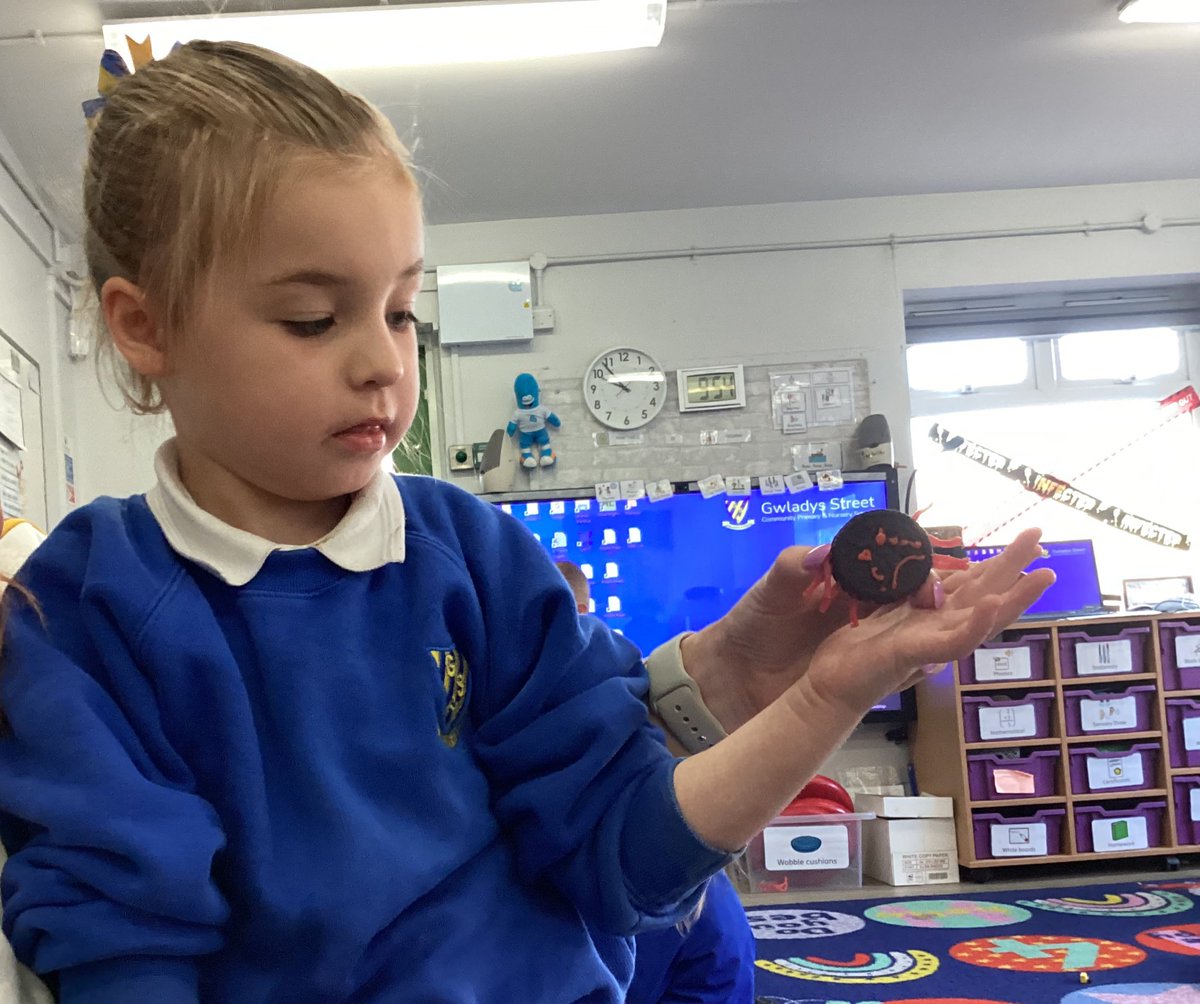GSPSReception's tweet photo. We had a lot of fun making spooky spiders at Halloween. #EYFS #GSPSEYFS @GwladysStPrim https://t.co/ln7Q3IX5ph