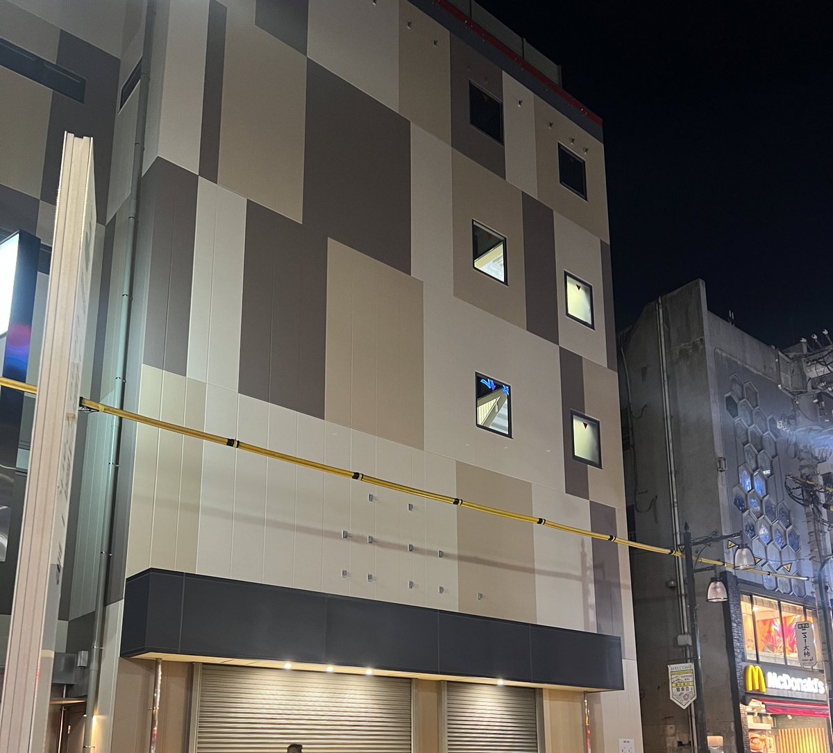 wwwmii04's tweet photo. 鶯谷のここはドンキになるらしい😌 https://t.co/YLQWyEYZeL