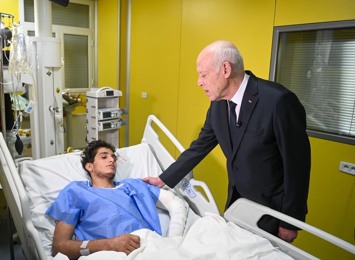 tunisialphanews's tweet photo. 🇹🇳🇵🇸Le président Kaïs Saïd a rendu visite aux blessés Palestiniens, arrivés en Tunisie dimanche dans la soirée.
#Tunisie #Gaza https://t.co/OypShYpy76