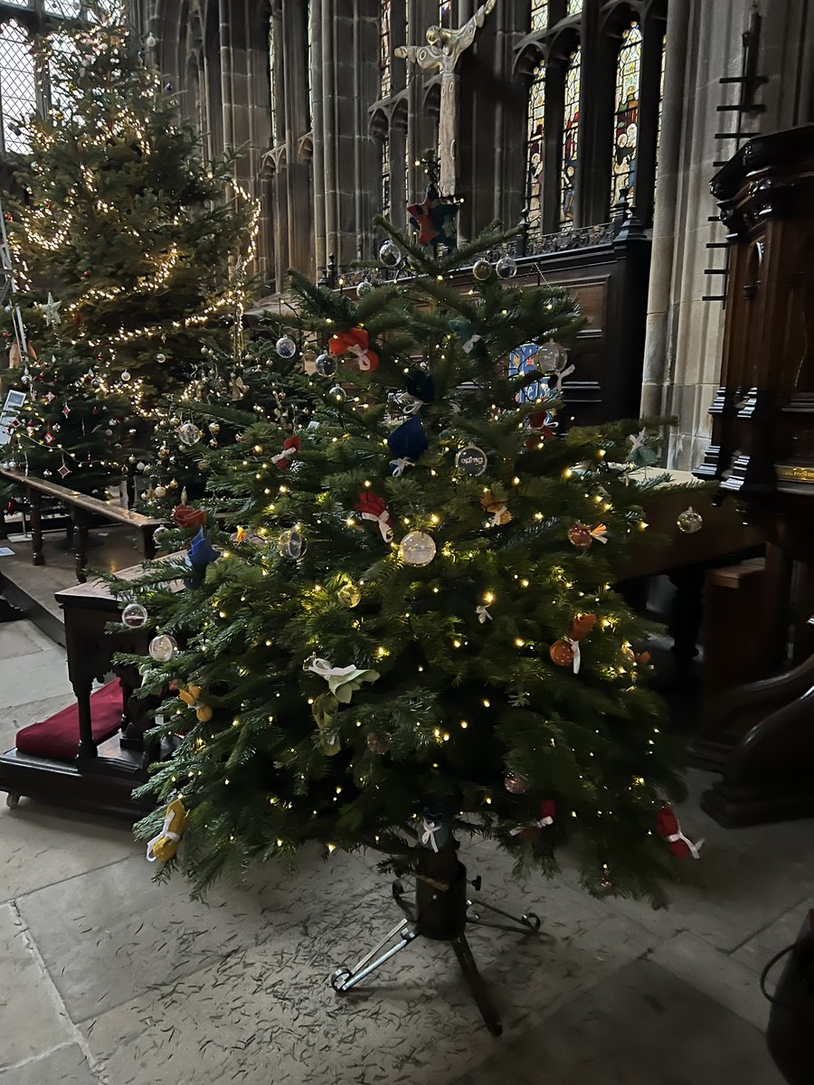 cpmgArchitects's tweet photo. On Friday, we spent a very festive afternoon at St Mary’s Church decorating our #CPMG tree in support of @emmanuel_house_ . It was great to come together with other local businesses and raise some all-important funds for Emmanuel House. #Christmas #SupportLocal #Architecture https://t.co/fE5olnxf7x