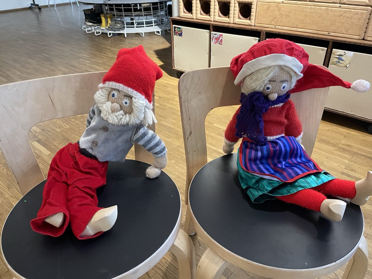 Our youngest learners were mesmerized today by the Danish Story of the Nisse (yourdanishlife.dk/a-danish-chris…). We love stories! They are magical keys unlocking boundless imagination and lifelong learning in children.

#nisse #learnthroughstory #earlyyears #Reggio #learnthroughplay