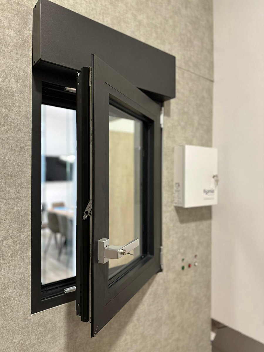 DOMObyINDALSU's tweet photo. 🌟 ¡#DomobyIndalsu estuvo presente en la gran inauguración del Centro Tecnológico y de Seguridad CLICK de Dani Amigo! 🏢
💪 En este showroom, los sistemas #DomoSecurity aportan #soluciones en #seguridad de Ventanas RC2 y RC3.
#UnMundoAlQueMirar https://t.co/jc4xuTVTVd