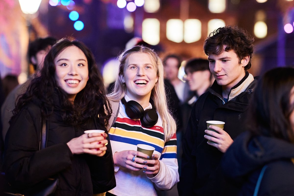 Join us tonight at our Festive Light Switch-On on the Main Quad! From 5-6:30 pm, you'll be able to pick up our 2023 Festive Bauble, and start the joyous season with music and other festive treats 🎄🎊 More info: ucl.ac.uk/news/2023/nov/…