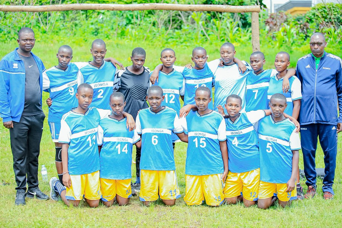 FerwahandRwanda's tweet image. Kuri iki Cyumweru mu karere ka @HuyeDistrict hasojwe igikorwa cya #NationalTalentDay2023, ikaba iri muri gahunda ya #IsongaProgram yo kuzamura impano z&apos;abakiri bato, harimo n&apos;umukino wa #Handball.

Nyuma hatoranyijwe hanahembwa abitwaye neza