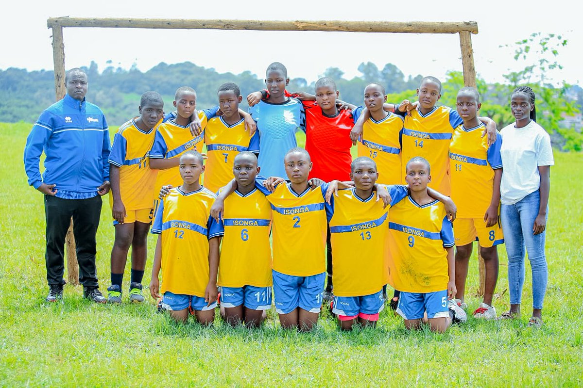 FerwahandRwanda's tweet image. Kuri iki Cyumweru mu karere ka @HuyeDistrict hasojwe igikorwa cya #NationalTalentDay2023, ikaba iri muri gahunda ya #IsongaProgram yo kuzamura impano z&apos;abakiri bato, harimo n&apos;umukino wa #Handball.

Nyuma hatoranyijwe hanahembwa abitwaye neza