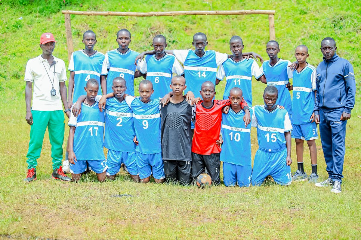 FerwahandRwanda's tweet image. Kuri iki Cyumweru mu karere ka @HuyeDistrict hasojwe igikorwa cya #NationalTalentDay2023, ikaba iri muri gahunda ya #IsongaProgram yo kuzamura impano z&apos;abakiri bato, harimo n&apos;umukino wa #Handball.

Nyuma hatoranyijwe hanahembwa abitwaye neza