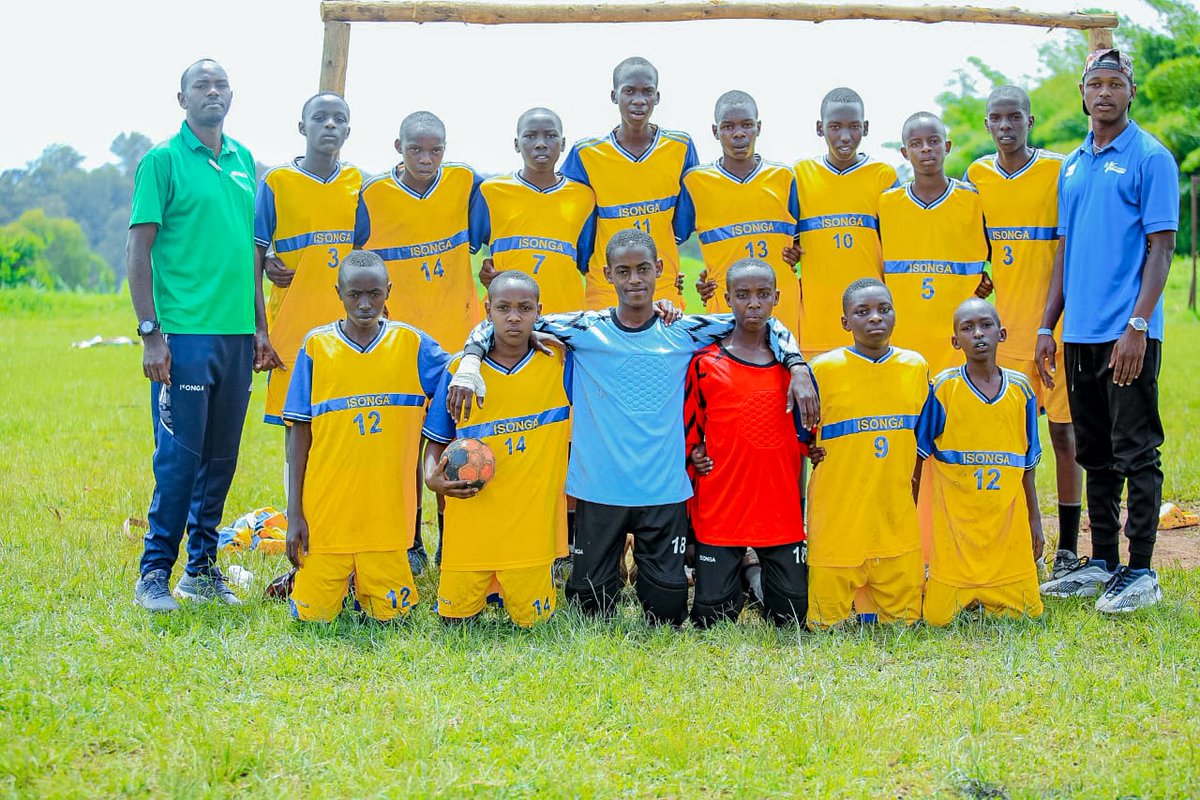 FerwahandRwanda's tweet image. Kuri iki Cyumweru mu karere ka @HuyeDistrict hasojwe igikorwa cya #NationalTalentDay2023, ikaba iri muri gahunda ya #IsongaProgram yo kuzamura impano z&apos;abakiri bato, harimo n&apos;umukino wa #Handball.

Nyuma hatoranyijwe hanahembwa abitwaye neza