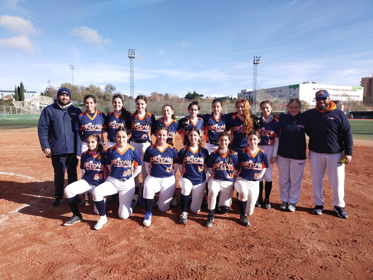 3 diciembre 2023, Torneo de invierno organizado por el <a href="/CBSRIVAS/">CBS Rivas</a>, con la EMBS y el <a href="/clubjunior/">monza</a>, quedamos campeonas invictas las sub18 de <a href="/DridmaSofbol/">DRIDMA RIVAS SÓFBOL</a>.
<a href="/AytoRivas/">Ayuntamiento de Rivas Vaciamadrid</a>