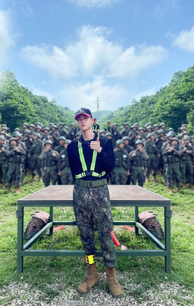 Seokjinpicss's tweet photo. Let's celebrate seokjin's outstanding military career 🥳 two times early promotions

SERGEANT KIM SEOKJIN
#CaptainKoreaJin https://t.co/UNOysys6Ji