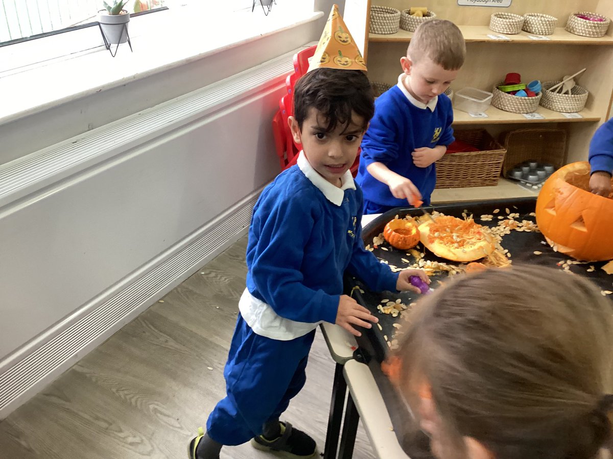 GSPSReception's tweet photo. We really loved carving the pumpkins here in reception! We explored the different textures and smells and even made some Halloween party hats! #GSPSEYFS @GwladysStPrim https://t.co/fABkiuciQG