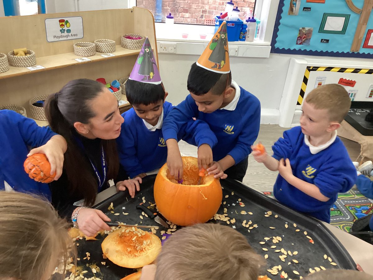 GSPSReception's tweet photo. We really loved carving the pumpkins here in reception! We explored the different textures and smells and even made some Halloween party hats! #GSPSEYFS @GwladysStPrim https://t.co/fABkiuciQG