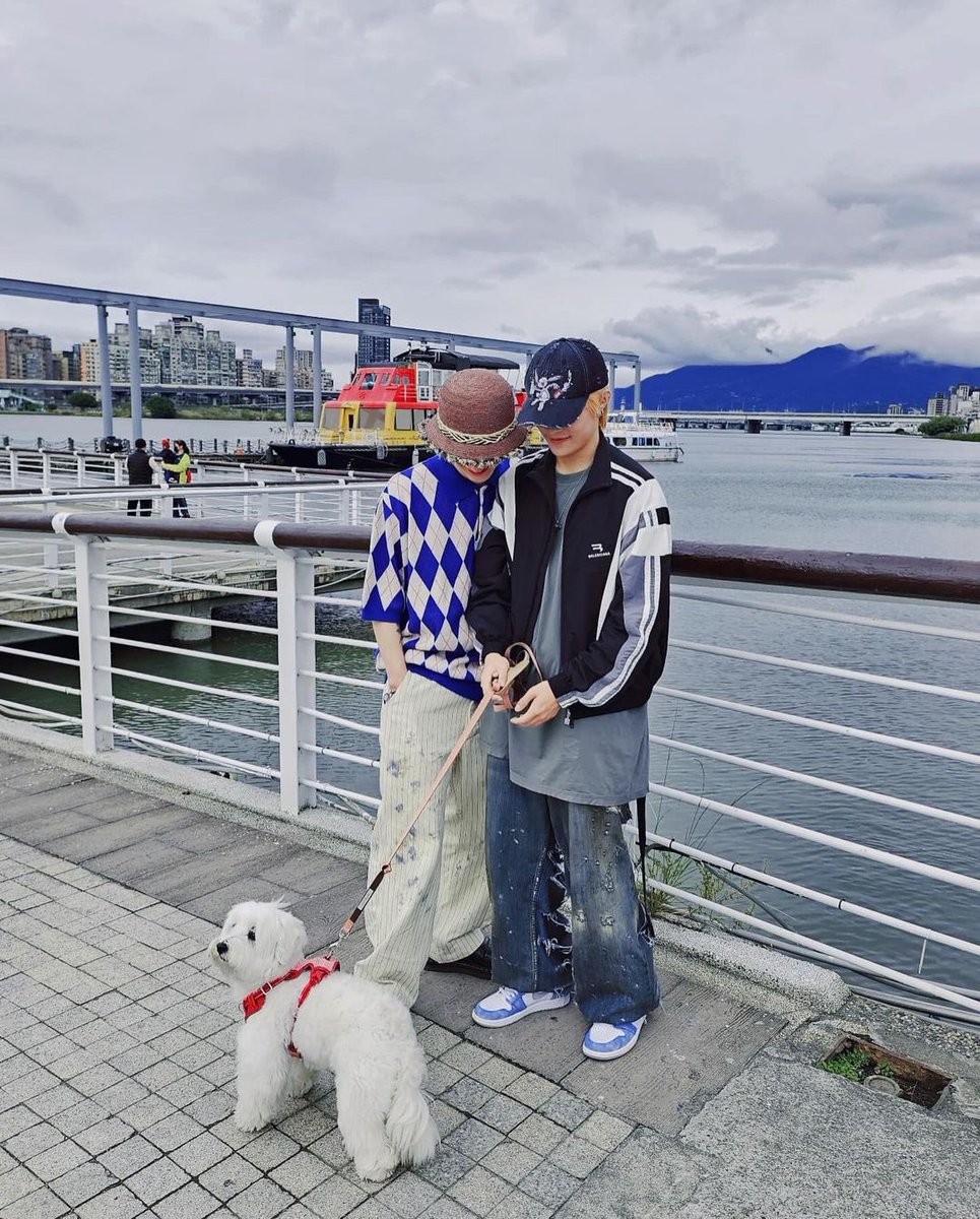 tenstlee's tweet photo. Mandatory captures of us by the bridge, and me being the view. https://t.co/jdaslbLwIJ