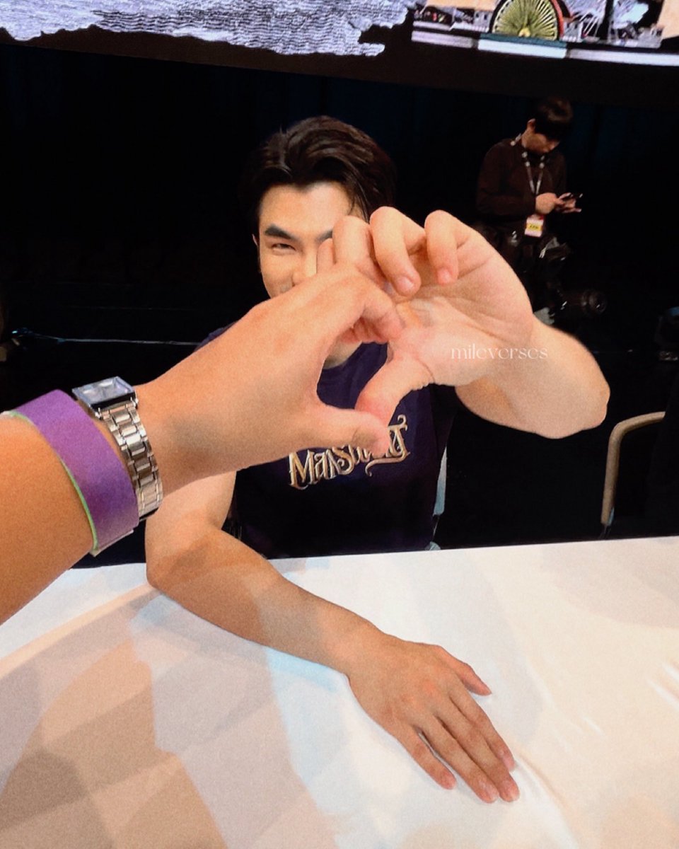 mileverses's tweet photo. goal: make a heart 🫶🏼😆
result: made a circle ⭕️🤣

i will always be so proud of you, mile
glad i could tell you that in person ˙ᵕ˙♡

— @milephakphum ˖ ࣪⊹
#MilePhakphum #GreenyRose https://t.co/3mQXiHEom4