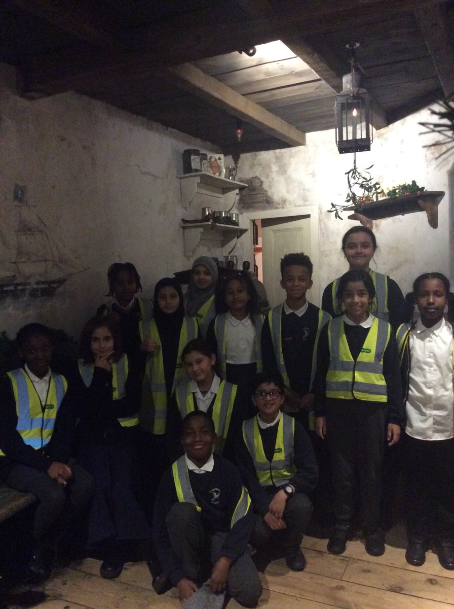 Year 5 had so much fun exploring life in the Victorian docks on Friday. We got to experience a typical Victorian street, investigate Victorian objects and discover what the docks were used for in the 1800s. Thank you @LondonDocklands !