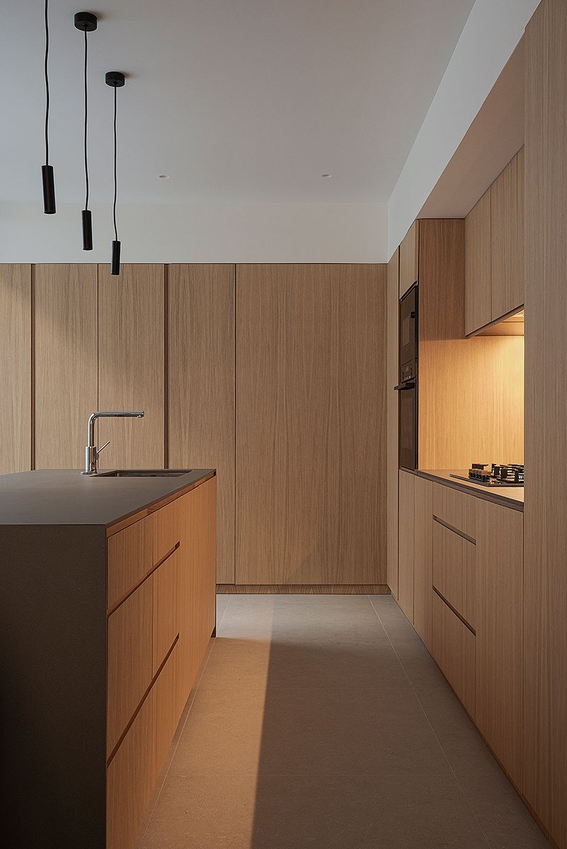 Interior_es's tweet image. Experimenting with space through volumes and #materiality was one of the objectives of Olmos Estudio when designing this warm #house between party walls. -&amp;gt; Photographs: David Zarzoso
-&amp;gt; interioresminimalistas.com/2023/12/04/vol…
-&amp;gt; #architecture #interiorarchitecture #wood #Carcaixent #Valencia