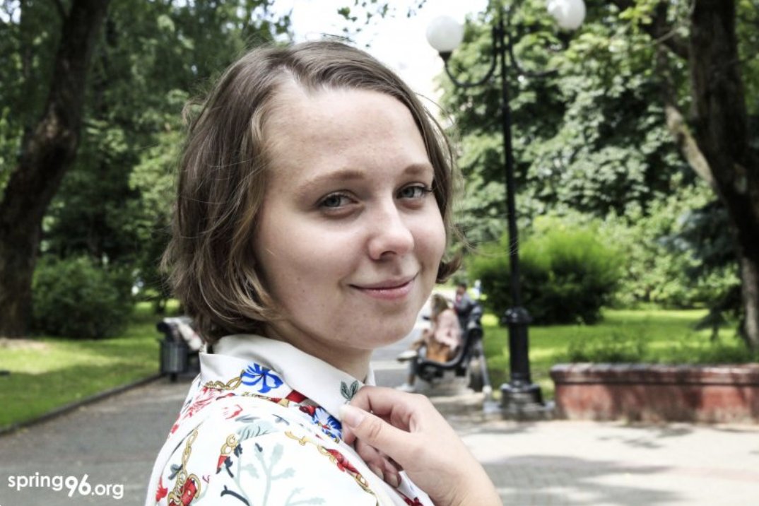 Marfa Rabkova is a law student from #Belarus & an activist for the human rights group @FreeViasna. For over 3 years now, she has been imprisoned. 

In February, the Supreme Court responded to her appeal and reduced her sentence: from 15 years to 14 years & 9 months.