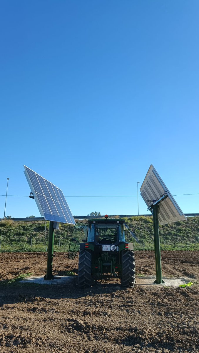 InvestigaUS's tweet photo. #CienciaUS La @unisevilla cuenta ya con una planta agrovoltaica donde se estudiará el efecto entre cultivo y paneles fotovoltaicos ♻️

https://t.co/aR7OPPLyAr 

vía @ETSIASevilla https://t.co/WsEXm2c4RA