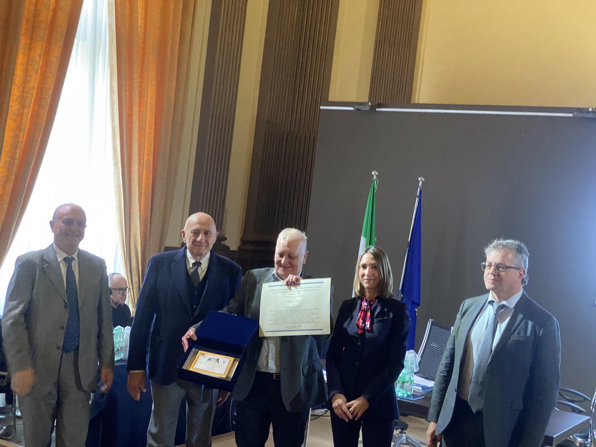INPS_it's tweet photo. ๐Si sta svolgendo a #PalazzoWedekind la prima edizione della premiazione di testi inediti in lingua italiana: premio letterario fondo #PSMSAD.
le sezioni premiate:
-Romanzo
-Opera drammaturgica
-Raccolta di racconti
#INPSComunica https://t.co/CgbeUhrvsr