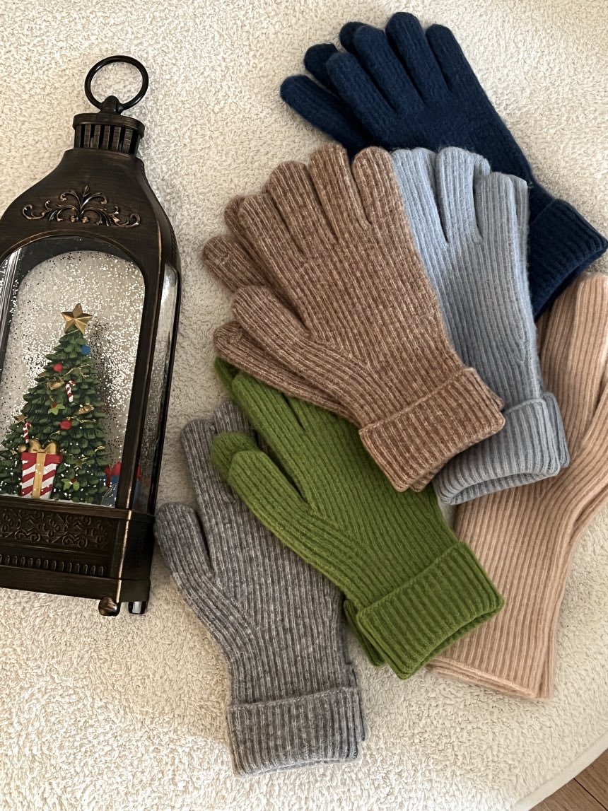 #RT이벤트 #RT 추첨 한 분께 보내드려요🧤후기좋은 꾸준한 인기템 믿고 구매해보세요🫶🏻 선물하시기 좋게 드로잉 박스에 포장됩니다. 현재 바로 배송 중🎁 클스마스 다가오면 품절/지연이 생길 수 있으니 미리 구매하시는 것을 추천드려요♥️
✔️링크 : naver.me/xXxpKTwZ
✔️발표 : 12/10 (일)