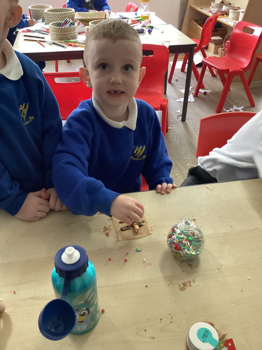 GSPSReception's tweet photo. It’s beginning to look a lot like Christmas! Here are some of our reception class making and decorating chocolate trees - they were delicious! @GwladysStPrim #GSPSEYFS https://t.co/G9eWayw9LE