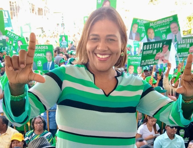 ConLeonel1's tweet photo. Ella dice siempre va a ser sonrisa Estrella con Leonel Fernández y la fuerza del pueblo @fmujerdelpueblo
#FuerzaDelPueblo #ConLeonel @LeonelFernandez #VolvamosPáLante
#VolvamosPaLante #CaravanaFP https://t.co/8hl4k85ktL