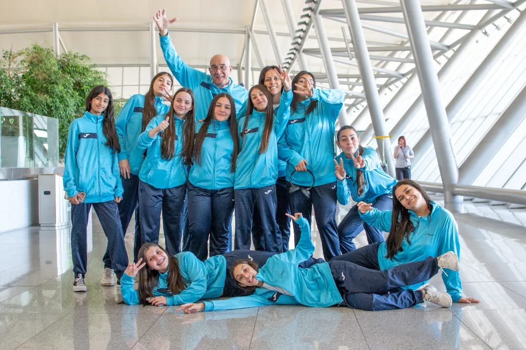 La Escuela Municipal de Voley representando al Liceo N°2 de Florida, partieron esta mañana junto a una delegación de casi 130 deportistas uruguayos, rumbo a Santiago de Chile, para participar de los Juegos Sudamericanos Escolares 2023
Hoy 21:30h, será la ceremonia de apertura.