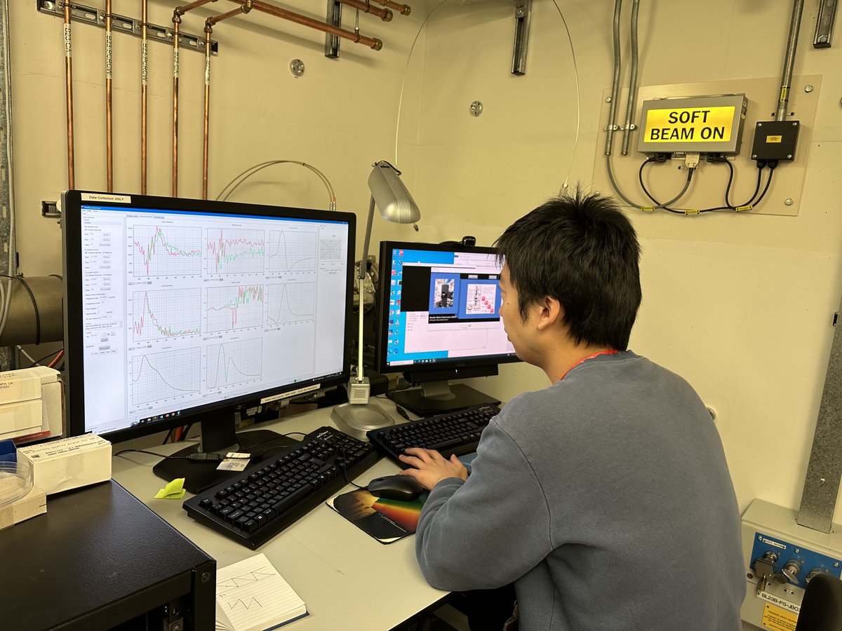 B23_Diamond (@b23_diamond) on Twitter photo .<a href="/XinyiCai5/">Xinyi Cai</a> from Prof. Feng Gao's group (<a href="/liu_universitet/">Linköpings universitet</a>) researching on perovskite films <a href="/DiamondLightSou/">Diamond Light Source</a>
#research #science #CircularDichrosim .<a href="/XinyiCai5/">Xinyi Cai</a> from Prof. Feng Gao's group (<a href="/liu_universitet/">Linköpings universitet</a>) researching on perovskite films <a href="/DiamondLightSou/">Diamond Light Source</a>
#research #science #CircularDichrosim