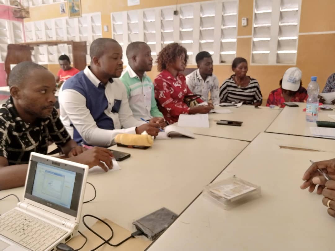 InadesRDCongo's tweet photo. Suivi des activités du projet #PARC à #Boma au #KongoCentral : Séance de travail () la délégation de l'INADES, lead du Projet, l'#OSC @Nsccongolaise (#NSCC), et les organisations de la société civile de la ville de #Boma. #Parc_RDC financé par @UEenRDC. @societecivileht @UEenCI https://t.co/rc6iuhkdMs