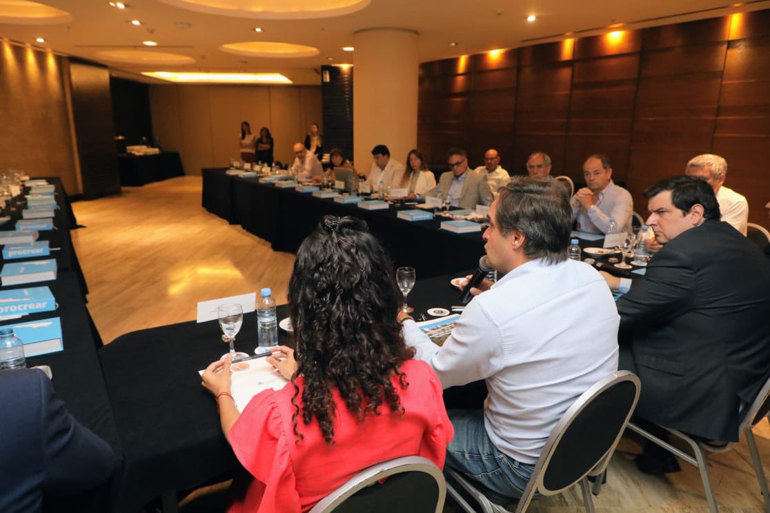 IVUJVivienda's tweet photo. El #IVUJ estuvo presente en una nueva Asamblea Extraordinaria del @CNV_Arg realizada en la ciudad de #BuenosAires, durante la cual se realizó un balance sobre lo actuado en los últimos cuatro años en materia de #vivienda y #urbanismo. (+) https://t.co/irjNsRrhVW