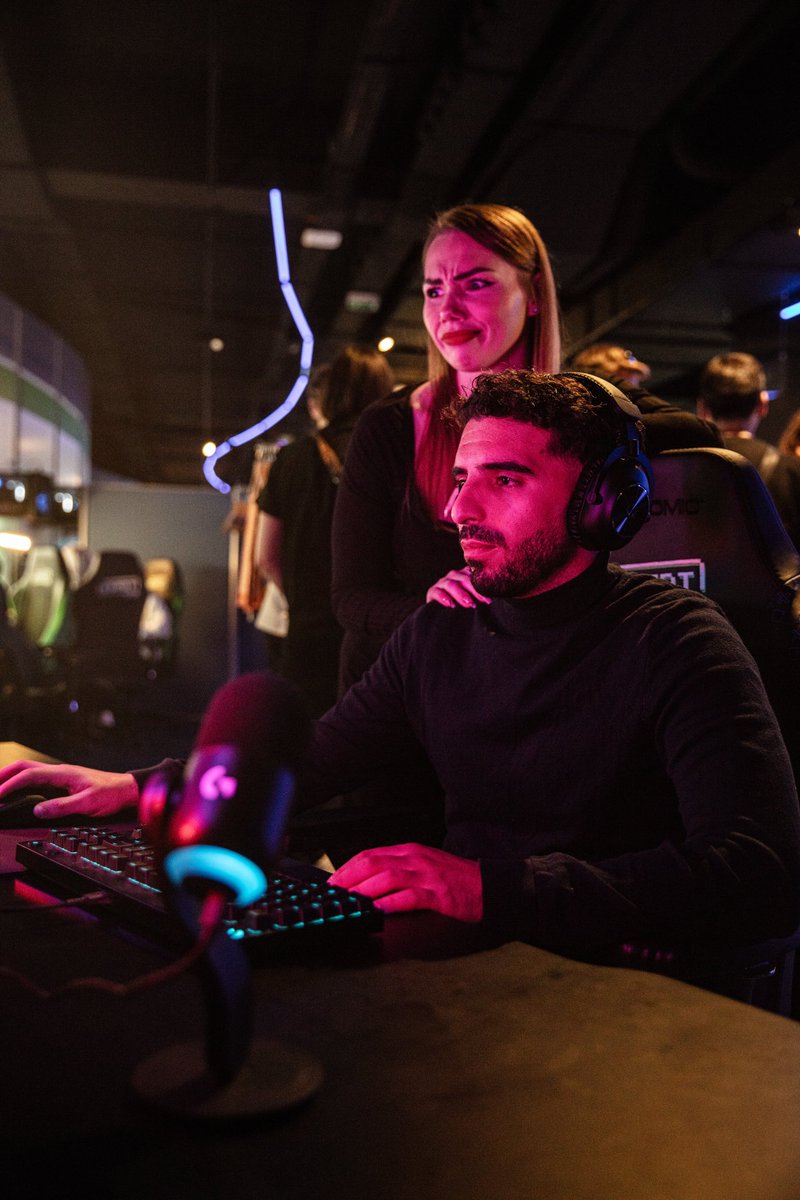 Qu’est ce que vous voyez sur les photos ? Moi j’y vois 👀:  

-Deux BG 😍
-Deux superbe photos ❤️
-Une équipe de photographes au top <a href="/multyde/">Multyde</a> 🤩
-Une soirée mega cool 👌<a href="/LogitechGFrance/">Logitech G France</a> 

Oui c’était bien le Creators Day 🔥