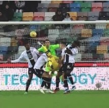 Fbianconera1896's tweet photo. Gol Ngonge: in 4 e nessuno colpisce di testa. Ma perché?https://t.co/fskCmL8q1j
#Udine #UdineseVerona #Verona #Hellas #SerieA #ForzaUdinese ⚪️⚫️ https://t.co/1qwpux7zTk