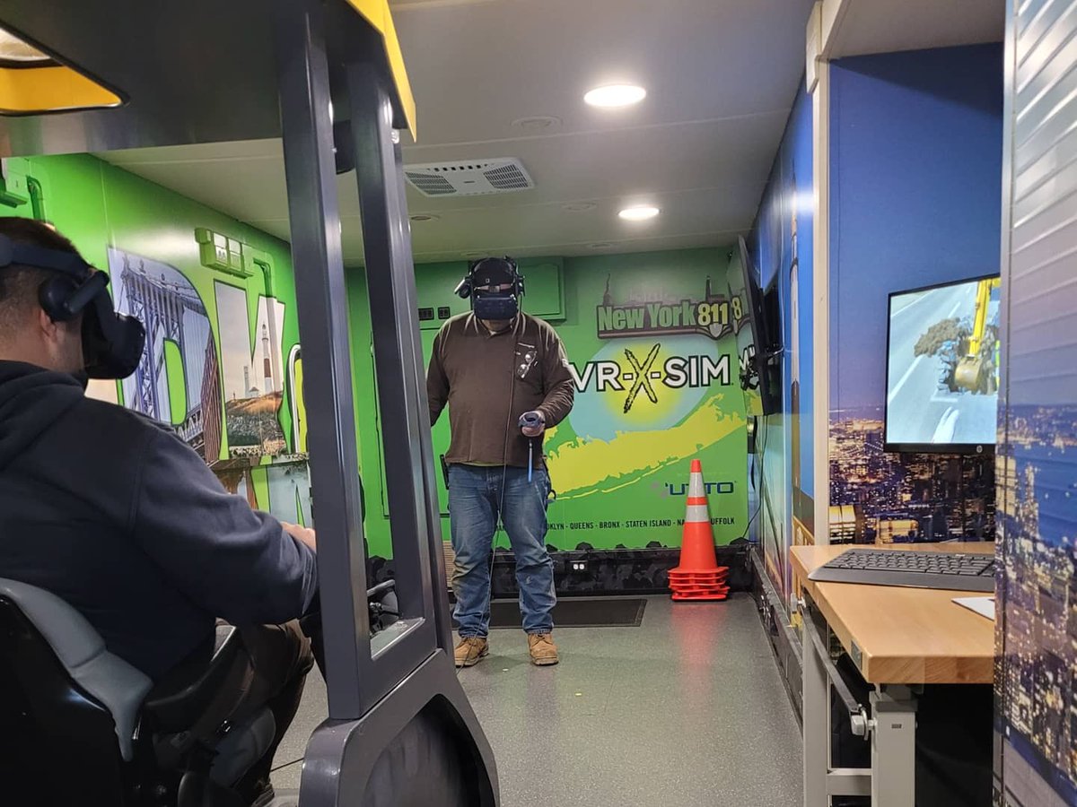 New York 811 brought the VR-X-SIM to National Grid today in #Brentwood ! #NewYork811 #ExcavationSafety #SafetyIsInYourHands #VirtualReality