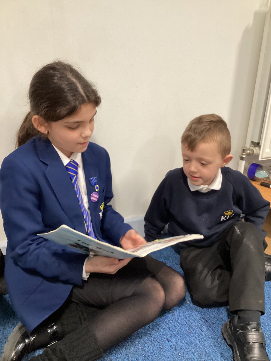 Reception were lucky to have some Year 6 Reading Buddies come this afternoon to share some books. I love hearing the excitement of children sharing stories 😍❤️ @KingsHeathPri @khpa_o @d_khpa