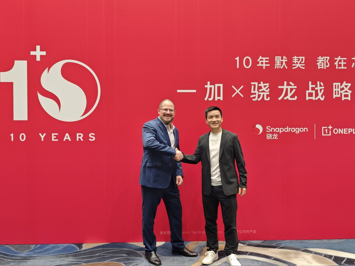 mingjuan_hou's tweet photo. Ten years of partnership, we witnessed the rapid growth of @oneplus. Photo one was our CEO and President @cristianoamon supported the OnePlus 6T launch in New York City in 2018. Photo two is today, to celebrate the 10th anniversary of OnePlus with @PeteLau. 👊 https://t.co/9nLCZk8TsG