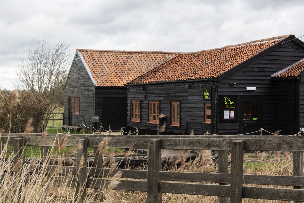 The Docky Hut Cafe will be closed 5th December for a staff event. It will be open again from Wednesday and looking fabulously festive 🎄✨ The Visitor Centre, boardwalk, winter trail and wider reserve will be open as usual. Thank you for your patience. 📸 NT Images/ Oskar Proctor