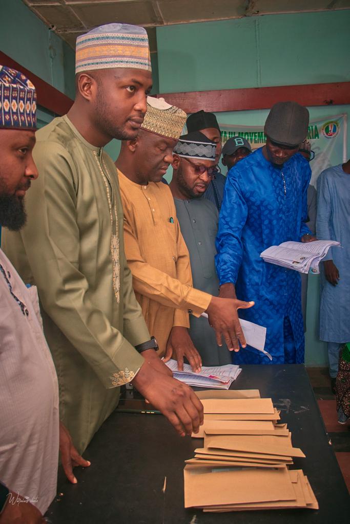 nal_tauraro's tweet photo. Grateful for the chance to make a difference in Kaduna North (07-10-2023) through @taurarofoundation. We've supported small business owners with vital financial assistance, recognizing the struggles many face. Let's unite for positive change! 🤝 #KadunaNorth #TauraroFoundation https://t.co/cz8L6CIGyk