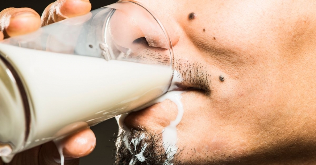 DrVicki's tweet photo. The Best Types Of Milk To Drink For Bone Health, Including Non-Dairy Options https://t.co/U1NDPApIsj https://t.co/bHAzFvVnvW