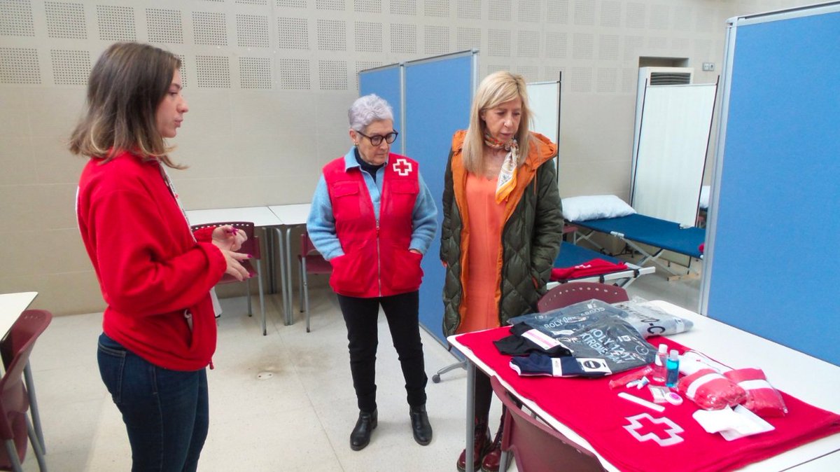AjuntamentVLC's tweet photo. 🌡️Activamos la operación Frío❄️ con la apertura permanente del Centro de Atención de Emergencias Sociales, #CAES, gestionado por la @CruzRojaVLC,⏰de 20h a 08h, para atender a las personas sin hogar🛏️.
🗓️Hasta el 28 de febrero
📍C/ Santa Cruz de Tenerife
🔗https://t.co/Au4xDr9KM2 https://t.co/ejo01DBJKz