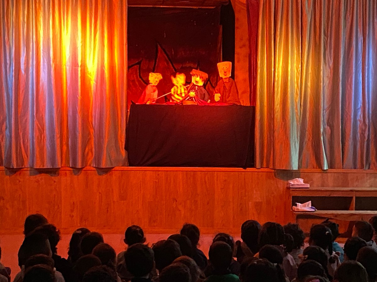 EscolaRocafonda's tweet photo. A partir d'ara ens toca alimentar-lo i cuidar-lo molt bé! #escolarocafonda #infantil #nadal23 #tió #fumera #tradicions @aliancesmagnet @educaciocat @EducacioMataro @CulturaMataro https://t.co/SIHXdqLNYW