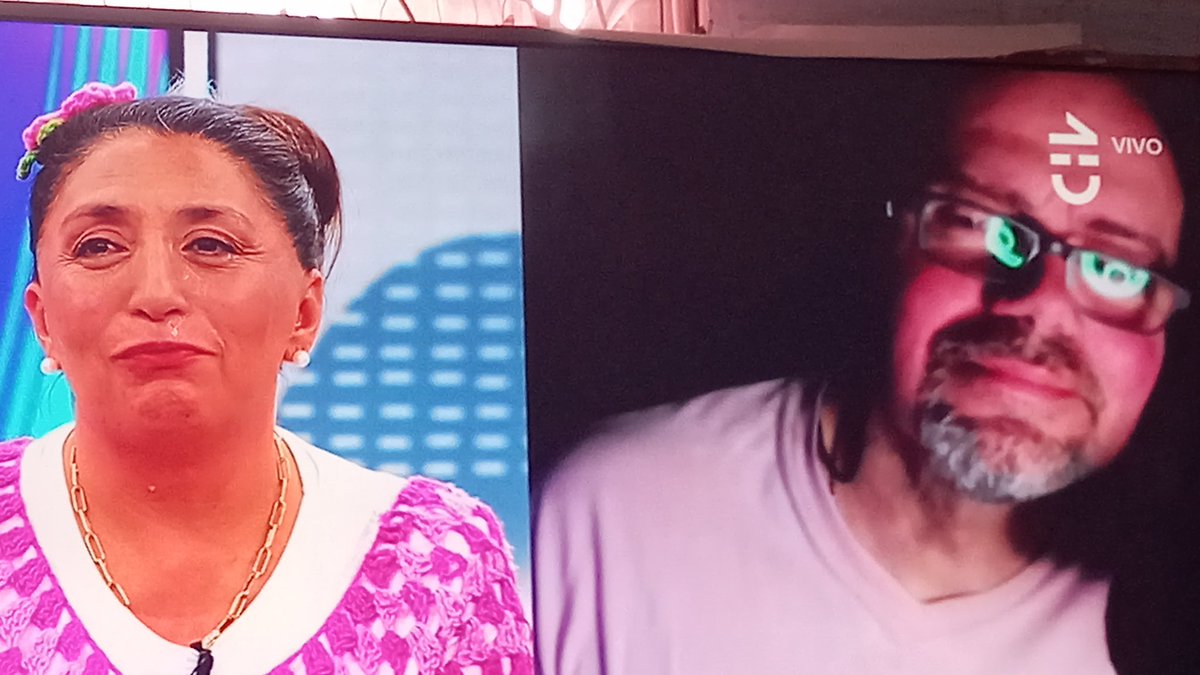 44_margarita's tweet photo. #GranConstanza 
#GranHermanoChile 
#GranHermanoFinal 
#GranHermanoCHV
Las chiquillas conocieron a gran hermano!!
😱😱😲😲😯💕💕💕 https://t.co/HiHEc8PCT4