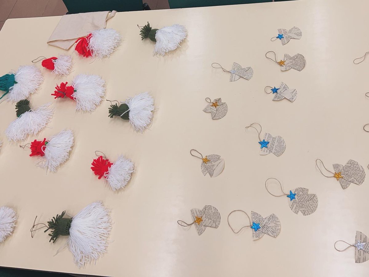 Son muchas las manitas que estos días están colaborando en la creación de adornos navideños para decorar nuestro centro. 🎄¡ Y en nada podrás verlos! ¡Qué craetiv@s son nuestr@s blecuan@s! <a href="/InnovaEducAr/">InnovaEducAr</a> #pppse #compensatoria #pai #juevespoéticos #bibliobleecua