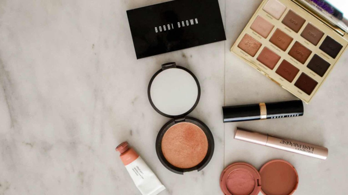 #Schminktipps für Frauen - ein Leitfaden

Das Schminken zählt für viele Frauen zur täglichen Routine dazu. Da ist es umso wichtiger, dass man beim Einkauf keine Kosmetikartikel vergisst. Verschiedene Gesichtsformen wollen auch unterschiedlich...

frauenseite.ch/frauenseite/be…