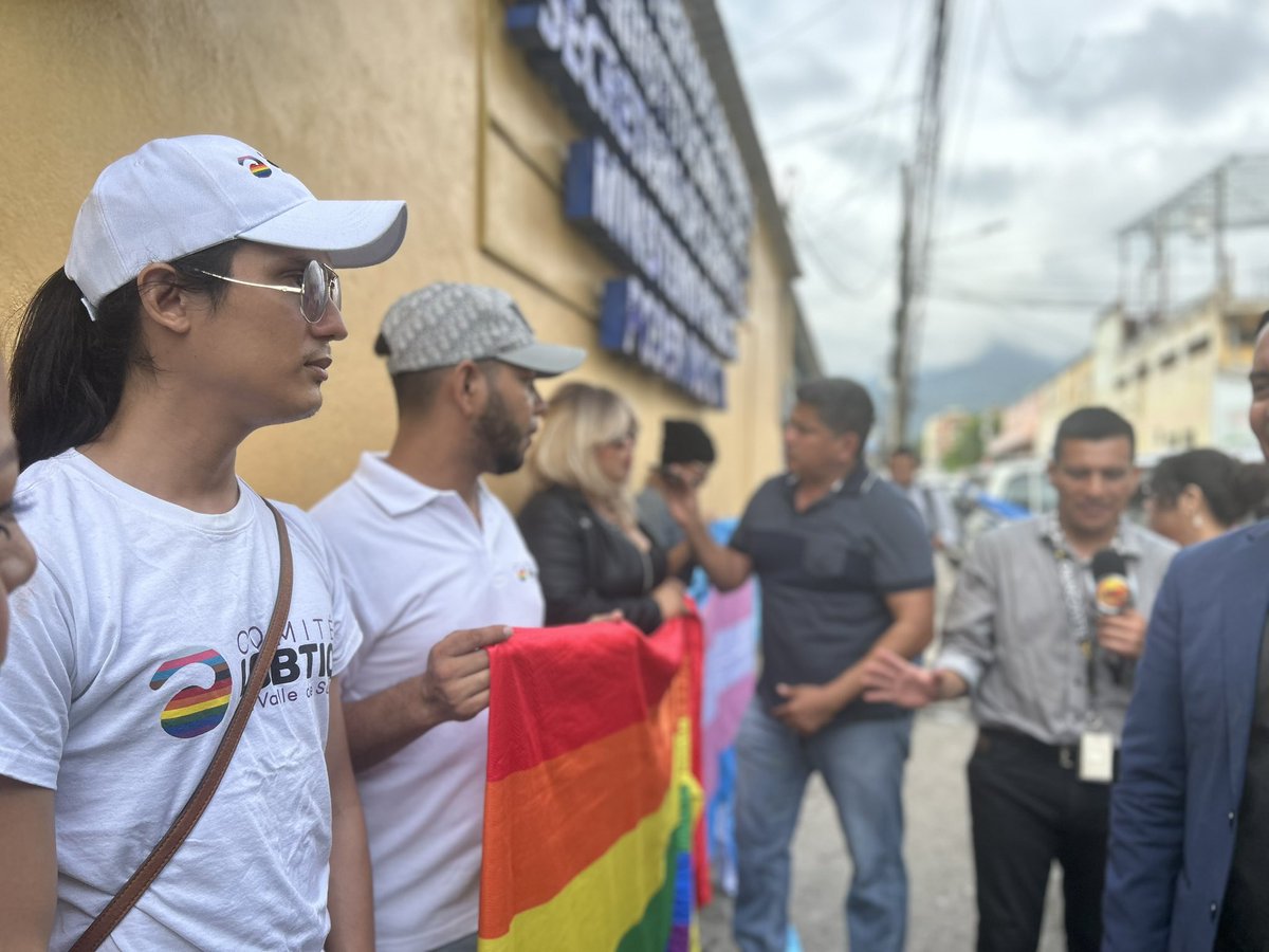 “Que aparezca, la queremos con vida” hermana de Cristina Portillo. 

Realizan plantón frente al centro integrado de la <a href="/PoliciaHonduras/">Policía Nacional de Honduras</a> en San Pedro Sula por cumplirse 10 días en que Cristina Portillo fue raptada junto con un cliente  en su negocio en la colonia Brisas del Sauce