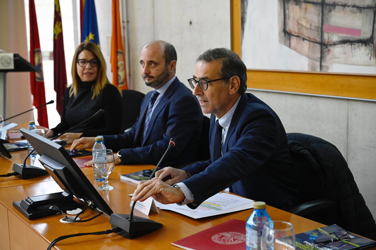 JoseLujanAlcarz's tweet photo. Presentación del Informe GEM Murcia 2022-23 en la @UMU. Un proyecto internacional que cada año nos lleva a conocer la evolución y perspectivas de la actividad emprendedora 
@UMUEmprende @infoRMurcia @caixabank @FCajamurcia @GEM_es https://t.co/DXnpjnbsum