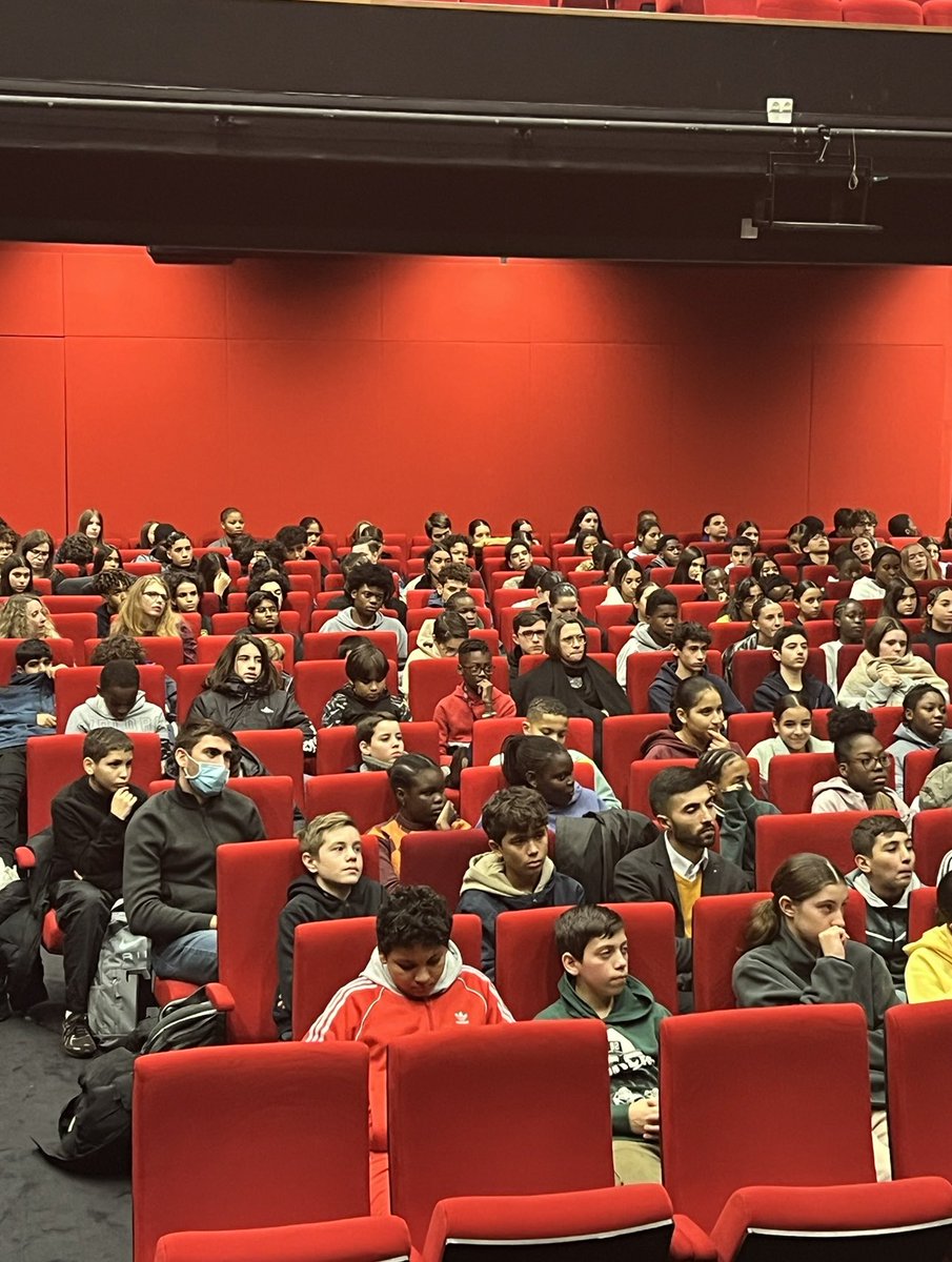 LatifaIbnZ's tweet image. C’est avec grand plaisir que j’interviens aujourd’hui à Montigny-lès-Cormeilles au collège Louis Aragon devant les élèves, leurs professeurs et les élus de la ville afin d’aborder avec eux le Vivre-Ensemble. Merci à Madame Bruscoli, cheffe d’établissement, de nous permettre…