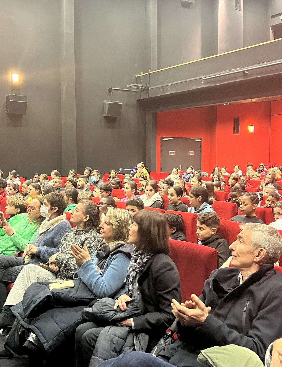 LatifaIbnZ's tweet image. C’est avec grand plaisir que j’interviens aujourd’hui à Montigny-lès-Cormeilles au collège Louis Aragon devant les élèves, leurs professeurs et les élus de la ville afin d’aborder avec eux le Vivre-Ensemble. Merci à Madame Bruscoli, cheffe d’établissement, de nous permettre…