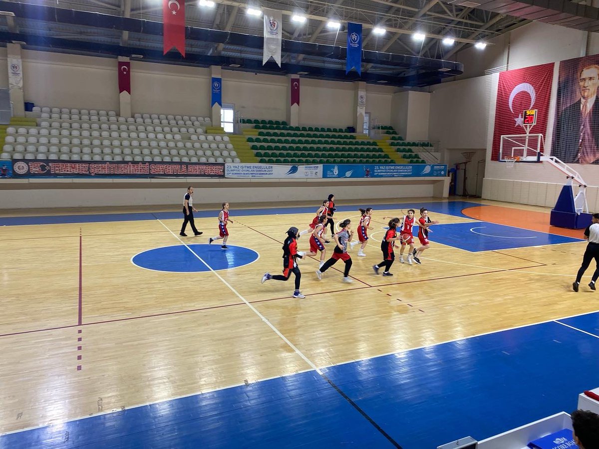 Yıldız Kızlar Basketbolda müsabakasında Doğu grubunda ilk maçımızı kazandık. Öğretmen ve öğrencilerimizi tebrik ediyoruz.